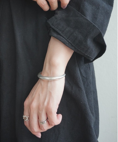 Port(ポート)の「ヴィンテージ メタル バングル(バングル/リストバンド・レディース・シルバー/ゴールド・FREE)」の5枚目の写真