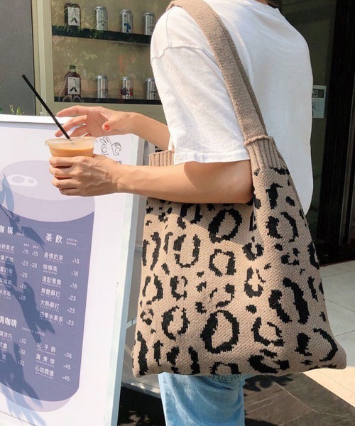 ミディアムトートバッグ　グレー　アニマル柄 ミディアムトートバッグ グレー アニマル柄