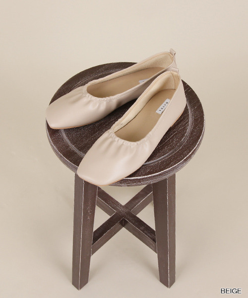 RANDA（ランダ）の「ソフトギャザーフラットパンプス（パンプス・レディース・ブラック/ベージュ/パイソン・LL/M/L/S）」の2枚目の写真