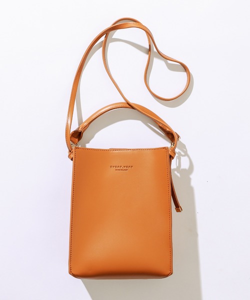 natural couture（ナチュラルクチュール）の「NEW 2WAYスクエアショルダー（ショルダーバッグ・レディース・ブラック/ブラウン/グレー/オレンジ・FREE）」の4枚目の写真