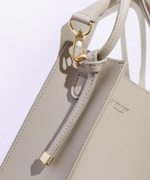 natural couture（ナチュラルクチュール）の「NEW 2WAYスクエアショルダー（ショルダーバッグ・レディース・ブラック/ブラウン/グレー/オレンジ・FREE）」の8枚目の写真