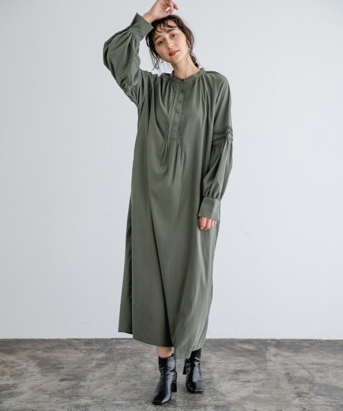 A part by（アパートバイ）の「MoNyソデシャーリングワンピース　918322（ワンピース・レディース・チャコールグレー/オフホワイト/カーキ/ライトイエロー/ブラウン系その他・FREE）」の4枚目の写真