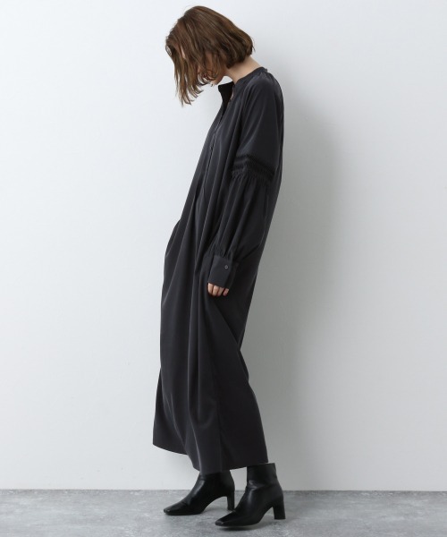 A part by（アパートバイ）の「MoNyソデシャーリングワンピース　918322（ワンピース・レディース・チャコールグレー/オフホワイト/カーキ/ライトイエロー/ブラウン系その他・FREE）」の15枚目の写真