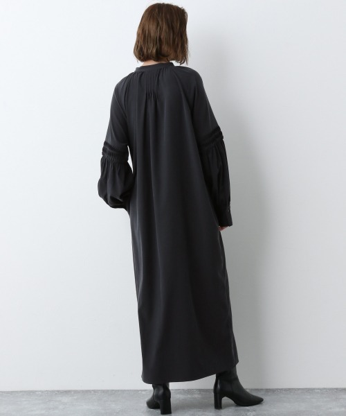 A part by（アパートバイ）の「MoNyソデシャーリングワンピース　918322（ワンピース・レディース・チャコールグレー/オフホワイト/カーキ/ライトイエロー/ブラウン系その他・FREE）」の17枚目の写真