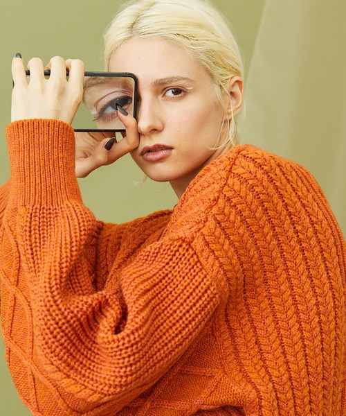 Studios lNella ブロッキングニット ケーブルニット セーター INella（イネラ）の「【INella(イネラ)】ブロッキングケーブルBIG