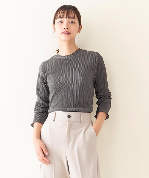 INNOCENT BLUE（イノセントブルー）の「【INNOCENT BLUE/イノセントブルー】サテンミニプリーツプルオーバー　ヴィンテージサテン素材　プリーツ加工　トップス　カットソー（Tシャツ/カットソー・レディース・ブラック/ライトブラウン/ライトベージュ/カーキ・MEDIUM）」の4枚目の写真