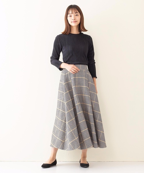 INNOCENT BLUE（イノセントブルー）の「【INNOCENT BLUE/イノセントブルー】サテンミニプリーツプルオーバー　ヴィンテージサテン素材　プリーツ加工　トップス　カットソー（Tシャツ/カットソー・レディース・ブラック/ライトブラウン/ライトベージュ/カーキ・MEDIUM）」の6枚目の写真