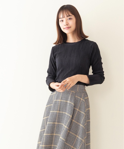 INNOCENT BLUE（イノセントブルー）の「【INNOCENT BLUE/イノセントブルー】サテンミニプリーツプルオーバー　ヴィンテージサテン素材　プリーツ加工　トップス　カットソー（Tシャツ/カットソー・レディース・ブラック/ライトブラウン/ライトベージュ/カーキ・MEDIUM）」の9枚目の写真