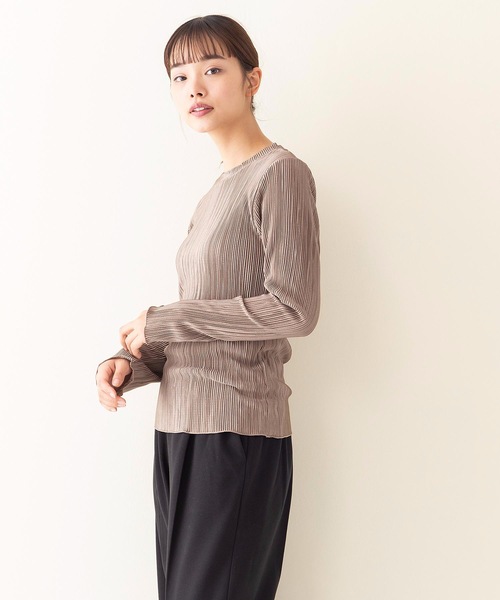 INNOCENT BLUE（イノセントブルー）の「【INNOCENT BLUE/イノセントブルー】サテンミニプリーツプルオーバー　ヴィンテージサテン素材　プリーツ加工　トップス　カットソー（Tシャツ/カットソー・レディース・ブラック/ライトブラウン/ライトベージュ/カーキ・MEDIUM）」の13枚目の写真
