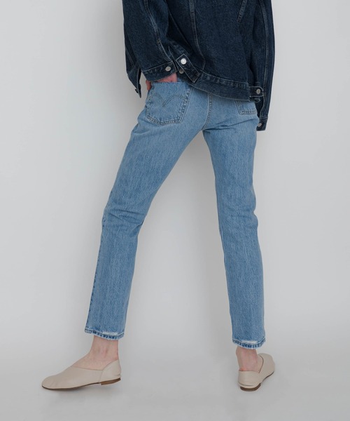 Levi's(リーバイス)の「501(R) JEANS FOR WOMEN LUXOR LIVING(デニムパンツ・レディース・ライトインディゴブルー・30inch/28inch/29inch/24inch/25inch/26inch/27inch/23inch)」の8枚目の写真