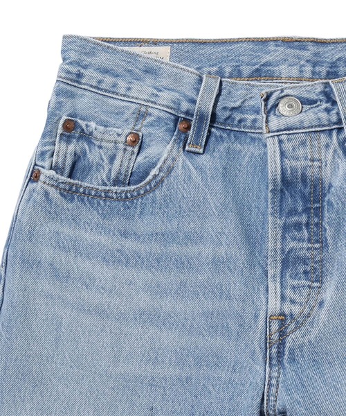 Levi's(リーバイス)の「501(R) JEANS FOR WOMEN LUXOR LIVING(デニムパンツ・レディース・ライトインディゴブルー・30inch/28inch/29inch/24inch/25inch/26inch/27inch/23inch)」の14枚目の写真