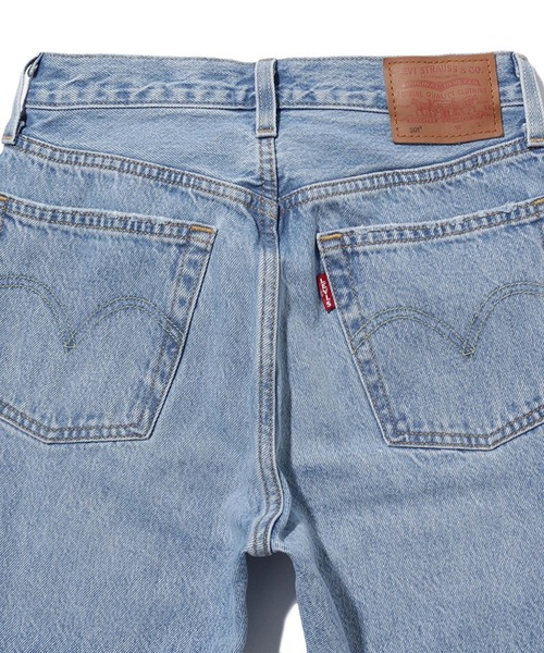 Levi's(リーバイス)の「501(R) JEANS FOR WOMEN LUXOR LIVING(デニムパンツ・レディース・ライトインディゴブルー・30inch/28inch/29inch/24inch/25inch/26inch/27inch/23inch)」の16枚目の写真