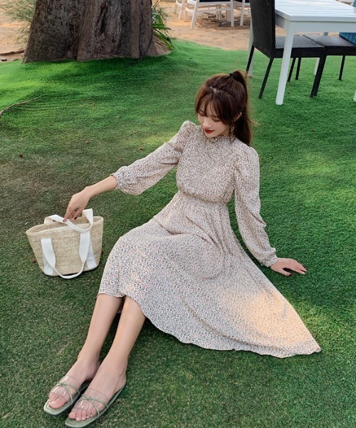 ABITOKYO（アビトーキョー）の「パワーショルダーフロントシャーリングロング柄ワンピース（ワンピース・レディース・ベージュ系その他/イエロー系その他・S/M）」の22枚目の写真