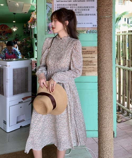 ABITOKYO（アビトーキョー）の「パワーショルダーフロントシャーリングロング柄ワンピース（ワンピース・レディース・ベージュ系その他/イエロー系その他・S/M）」の15枚目の写真