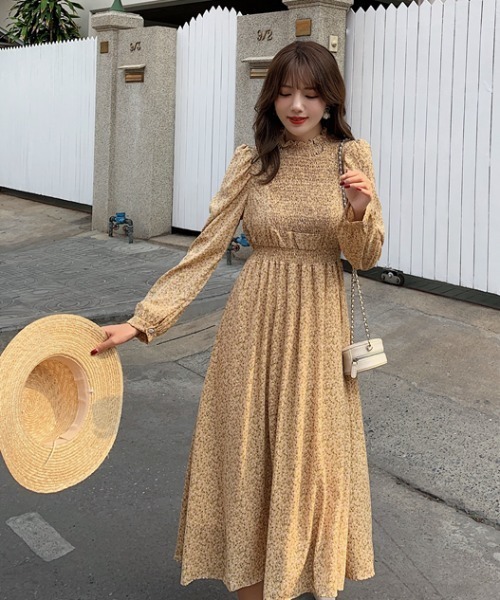 ABITOKYO（アビトーキョー）の「パワーショルダーフロントシャーリングロング柄ワンピース（ワンピース・レディース・ベージュ系その他/イエロー系その他・S/M）」の12枚目の写真