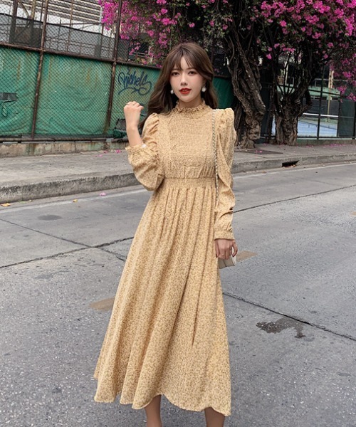 ABITOKYO（アビトーキョー）の「パワーショルダーフロントシャーリングロング柄ワンピース（ワンピース・レディース・ベージュ系その他/イエロー系その他・S/M）」の16枚目の写真