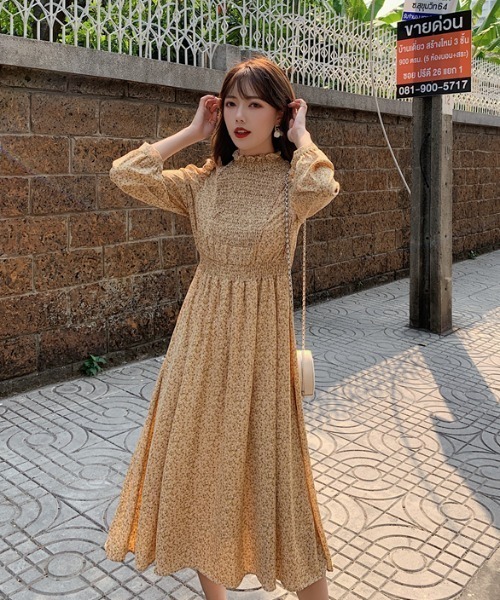 ABITOKYO（アビトーキョー）の「パワーショルダーフロントシャーリングロング柄ワンピース（ワンピース・レディース・ベージュ系その他/イエロー系その他・S/M）」の9枚目の写真