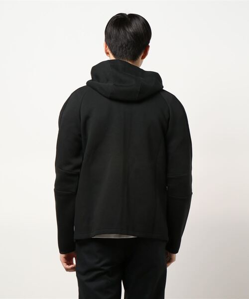 PUMA(プーマ)の「PUMA プーマ EVOSTRIPE コア フーデッド ジャケット(パーカー・メンズ・ブラック・SMALL/MEDIUM/LARGE/X-LARGE/XX-LARGE)」の3枚目の写真