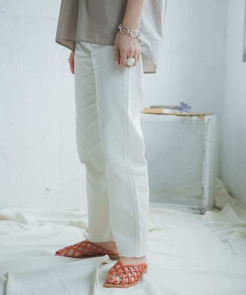 ITEMS URBANRESEARCH（アイテムズ アーバンリサーチ）の「カツラギストレートパンツ（その他パンツ・レディース・ベージュ/ダークブラウン/アイボリー・SMALL/MEDIUM）」の4枚目の写真