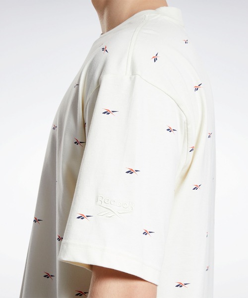 Reebok(リーボック)の「クラシックス オールオーバープリント ニット Tシャツ / Classics Allover Print Knit T-Shirt(Tシャツ/カットソー・メンズ・ブラック/オフホワイト・SMALL/MEDIUM/LARGE/X-LARGE/XX-LARGE/X-SMALL)」の10枚目の写真