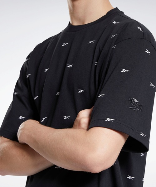 Reebok(リーボック)の「クラシックス オールオーバープリント ニット Tシャツ / Classics Allover Print Knit T-Shirt(Tシャツ/カットソー・メンズ・ブラック/オフホワイト・SMALL/MEDIUM/LARGE/X-LARGE/XX-LARGE/X-SMALL)」の7枚目の写真