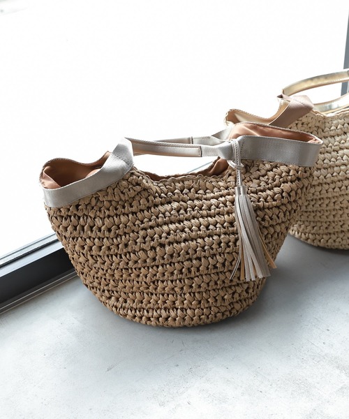 LAKOLE（ラコレ）の「ペーパータッセルトートバッグ / 930391（かごバッグ・レディース・グレー/ブラウン/ナチュラル・FREE）」の3枚目の写真
