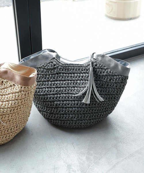 LAKOLE（ラコレ）の「ペーパータッセルトートバッグ / 930391（かごバッグ・レディース・グレー/ブラウン/ナチュラル・FREE）」の2枚目の写真