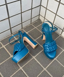 編み込みストラップサンダル