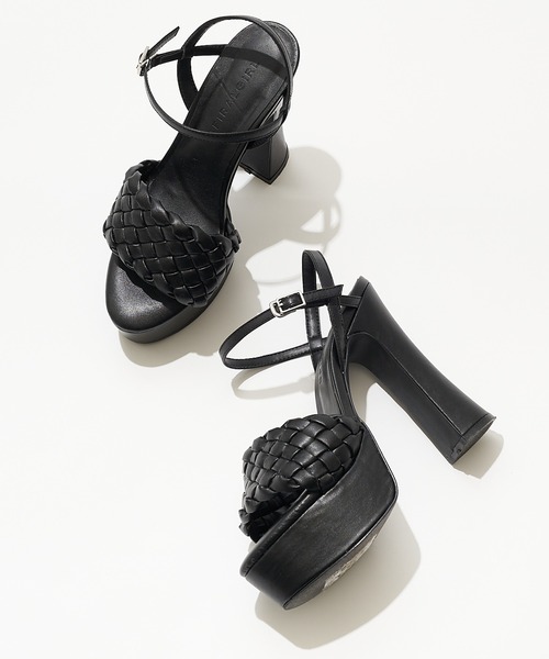 SPIRALGIRL（スパイラルガール）の「編み込みストラップサンダル（サンダル・レディース・オフホワイト/ブラック/ブルー・MEDIUM/LARGE）」の4枚目の写真