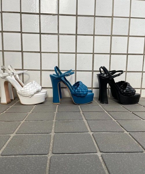 SPIRALGIRL（スパイラルガール）の「編み込みストラップサンダル（サンダル・レディース・オフホワイト/ブラック/ブルー・MEDIUM/LARGE）」の15枚目の写真