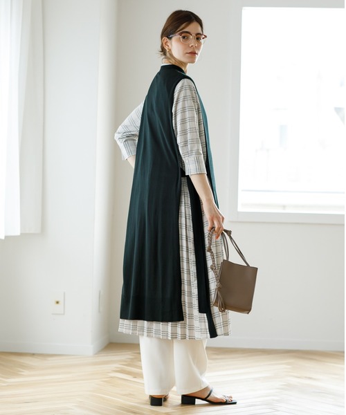 koe（コエ）の「SET ニットベスト＆&チェック柄ワンピース*（ワンピース・レディース・グレー/ライトベージュ/ブルー・FREE）」の2枚目の写真