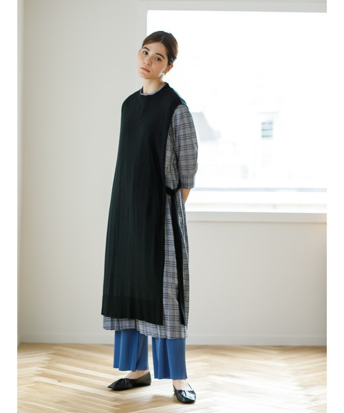 koe（コエ）の「SET ニットベスト＆&チェック柄ワンピース*（ワンピース・レディース・グレー/ライトベージュ/ブルー・FREE）」の10枚目の写真