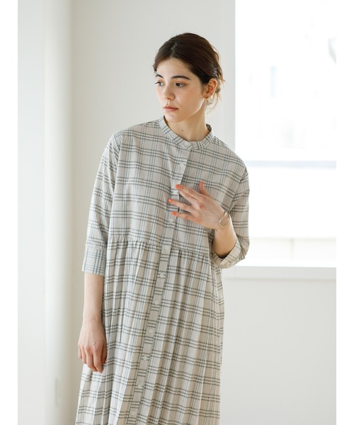 koe（コエ）の「SET ニットベスト＆&チェック柄ワンピース*（ワンピース・レディース・グレー/ライトベージュ/ブルー・FREE）」の5枚目の写真