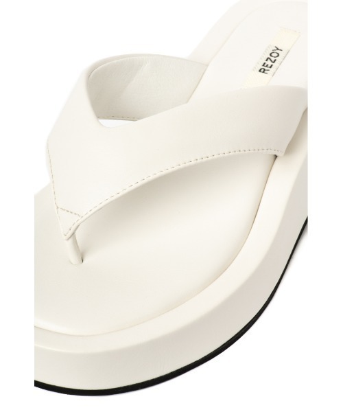 REZOY（リゾイ）の「【REZOY】フラットトングサンダル（サンダル・レディース・ホワイト/アッシュグレー/ブラック/マスタード・LL/S/M/L）」の18枚目の写真