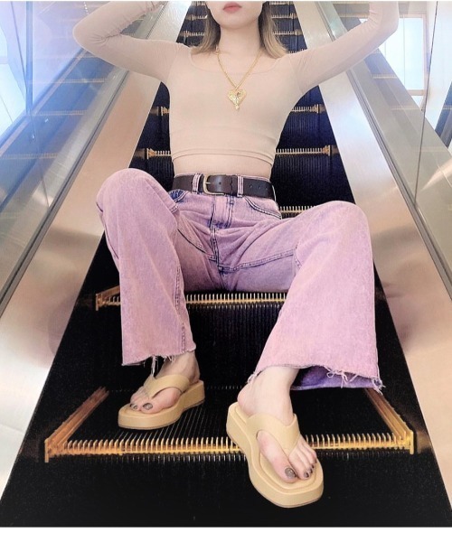 REZOY（リゾイ）の「【REZOY】フラットトングサンダル（サンダル・レディース・ホワイト/アッシュグレー/ブラック/マスタード・LL/S/M/L）」の7枚目の写真