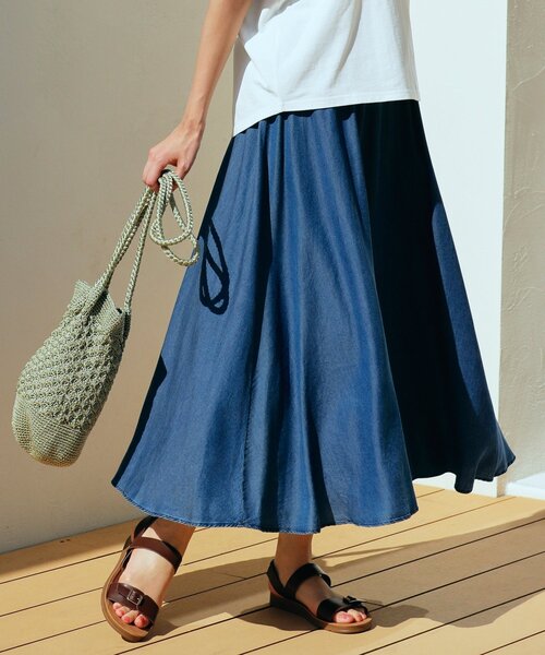 pink adobe(ピンクアドベ)の「◆【M-L】デニムフレア マキシスカート(スカート・レディース・ブルー/ライトブルー・40/38)」の2枚目の写真
