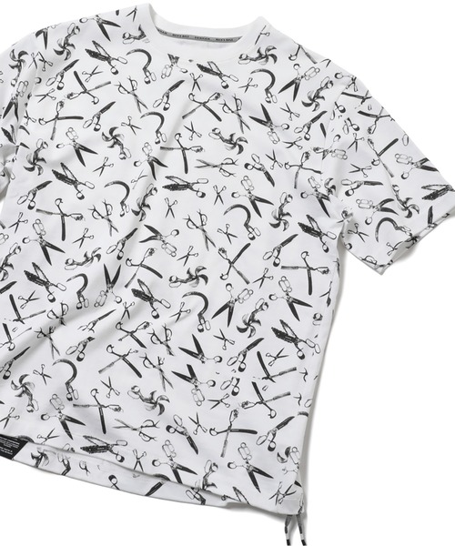 MEN'S BIGI（メンズビギ）の「【DENHAM(デンハム)】別注 シザーズ全面プリントTシャツ（Tシャツ/カットソー・メンズ・ブラック/ホワイト・03/02）」の2枚目の写真