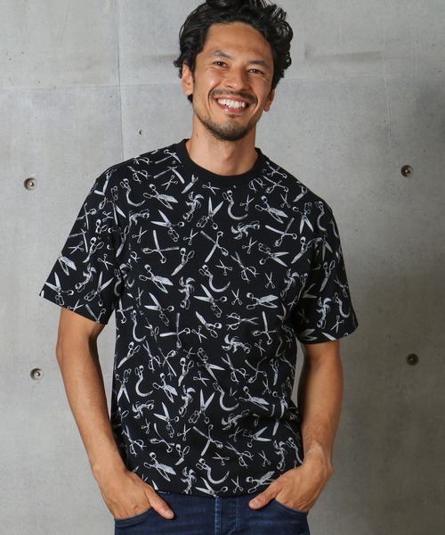 MEN'S BIGI（メンズビギ）の「【DENHAM(デンハム)】別注 シザーズ全面プリントTシャツ（Tシャツ/カットソー・メンズ・ブラック/ホワイト・03/02）」の7枚目の写真