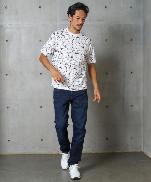 MEN'S BIGI（メンズビギ）の「【DENHAM(デンハム)】別注 シザーズ全面プリントTシャツ（Tシャツ/カットソー・メンズ・ブラック/ホワイト・03/02）」の5枚目の写真
