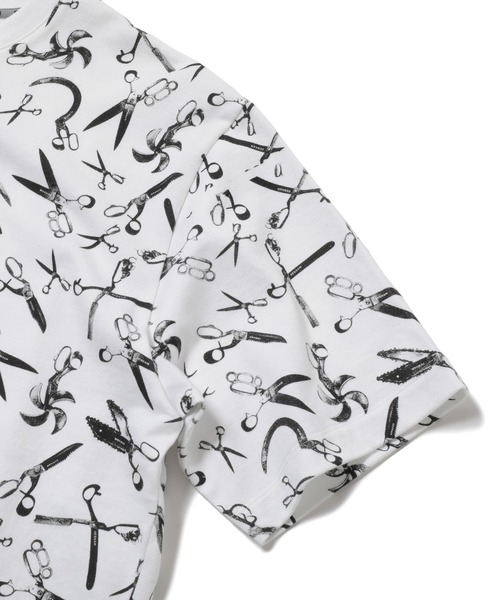 MEN'S BIGI（メンズビギ）の「【DENHAM(デンハム)】別注 シザーズ全面プリントTシャツ（Tシャツ/カットソー・メンズ・ブラック/ホワイト・03/02）」の16枚目の写真