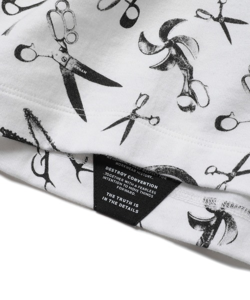 MEN'S BIGI（メンズビギ）の「【DENHAM(デンハム)】別注 シザーズ全面プリントTシャツ（Tシャツ/カットソー・メンズ・ブラック/ホワイト・03/02）」の4枚目の写真