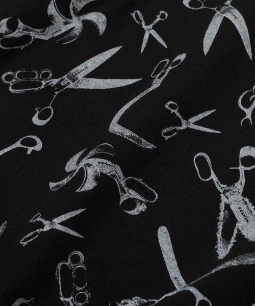 MEN'S BIGI（メンズビギ）の「【DENHAM(デンハム)】別注 シザーズ全面プリントTシャツ（Tシャツ/カットソー・メンズ・ブラック/ホワイト・03/02）」の6枚目の写真