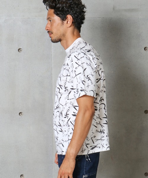 MEN'S BIGI（メンズビギ）の「【DENHAM(デンハム)】別注 シザーズ全面プリントTシャツ（Tシャツ/カットソー・メンズ・ブラック/ホワイト・03/02）」の13枚目の写真