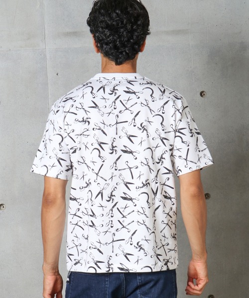 MEN'S BIGI（メンズビギ）の「【DENHAM(デンハム)】別注 シザーズ全面プリントTシャツ（Tシャツ/カットソー・メンズ・ブラック/ホワイト・03/02）」の11枚目の写真