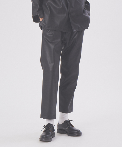 MYSELF ABAHOUSE（マイセルフアバハウス）の「【MYSELF ABAHOUSE】ネオレザー ワンタック スリム テーパード パンツ（その他パンツ・メンズ・グレイッシュベージュ/ブラック・46/48）」の21枚目の写真