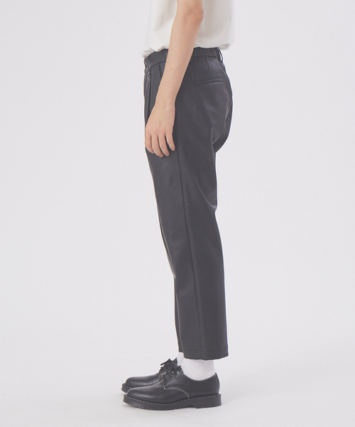 MYSELF ABAHOUSE（マイセルフアバハウス）の「【MYSELF ABAHOUSE】ネオレザー ワンタック スリム テーパード パンツ（その他パンツ・メンズ・グレイッシュベージュ/ブラック・46/48）」の22枚目の写真