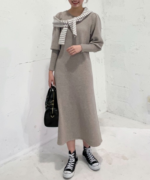 EPIMI E'PIMMY（エピミエピミー）の「パフスリーブフレアニットワンピース（ワンピース・レディース・ベージュ/ダークブルー/ピンクベージュ・MEDIUM）」の2枚目の写真