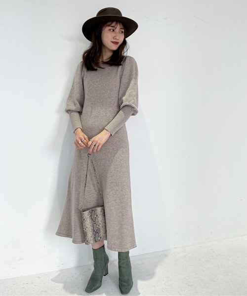 EPIMI E'PIMMY（エピミエピミー）の「パフスリーブフレアニットワンピース（ワンピース・レディース・ベージュ/ダークブルー/ピンクベージュ・MEDIUM）」の10枚目の写真