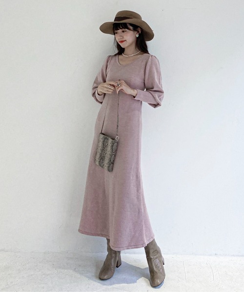 EPIMI E'PIMMY（エピミエピミー）の「パフスリーブフレアニットワンピース（ワンピース・レディース・ベージュ/ダークブルー/ピンクベージュ・MEDIUM）」の6枚目の写真