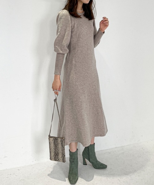 EPIMI E'PIMMY（エピミエピミー）の「パフスリーブフレアニットワンピース（ワンピース・レディース・ベージュ/ダークブルー/ピンクベージュ・MEDIUM）」の5枚目の写真